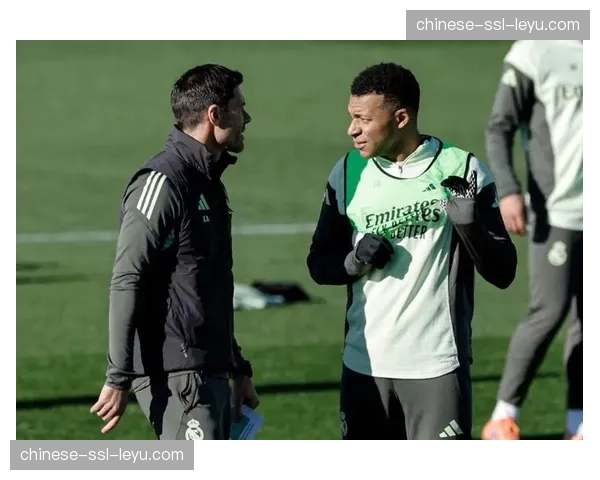 姆巴佩赛后拒绝混合采访区采访,径直返回更衣室 姆巴佩赛后拒绝混合采访区采访,径直返回更衣室